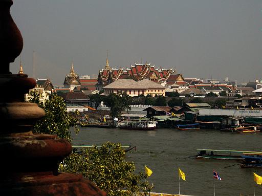 WatArun 11.jpg - Im Wat Arun - Blick zum Königspalast